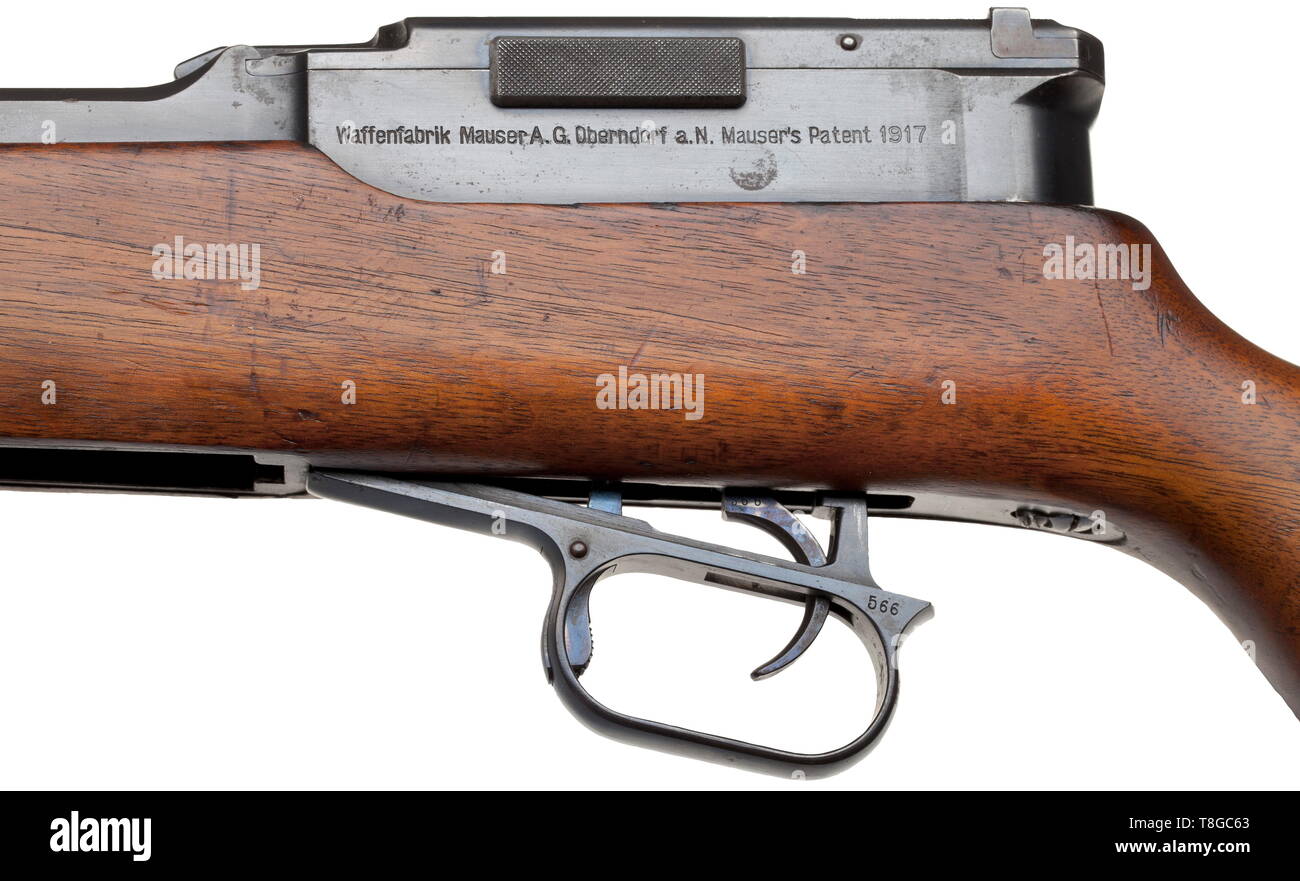 Una carabina de autorecarga Mauser M 1915 Cal. 8 x 57, no. S 566 k. Números  coincidentes excepto eslinga delantero giratorio. Matt ligeramente la  cavidad, longitud 61 cm. Vista trasera tangente escalan