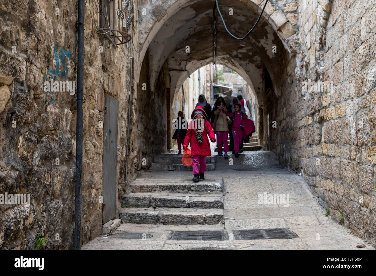 Jerusalén, Israel,27-Marzo-2019:los niños caminando en la ciudad vieja de Jerusalén, la ciudad vieja se divide en cuatro trimestres. Foto de stock