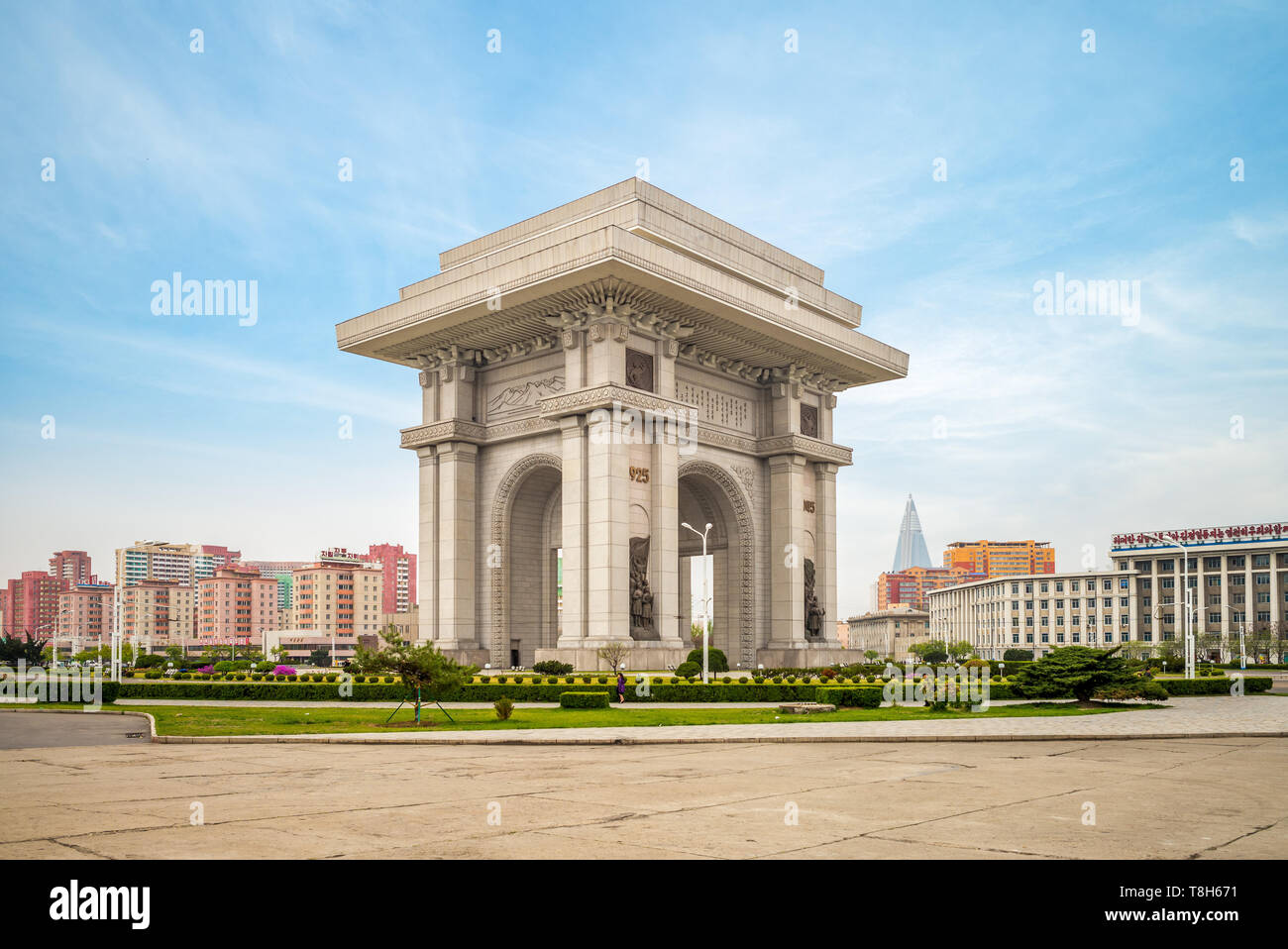 Pyongyang, Corea del Norte - Abril 29, 2019: el Arco del Triunfo, un arco de triunfo construido para conmemorar la resistencia del Ejército Popular de Corea a Japón desde 1925 hasta 1945. Foto de stock