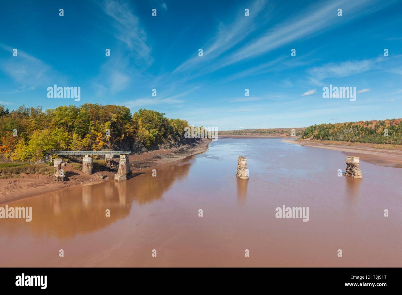 Canadá, Nueva Escocia, Green Oaks, Fundy Área interpretativa de mareas,  niveles elevados de vista de enorme bahía de Fundy mareas en el río  Shubenacadie Fotografía de stock - Alamy