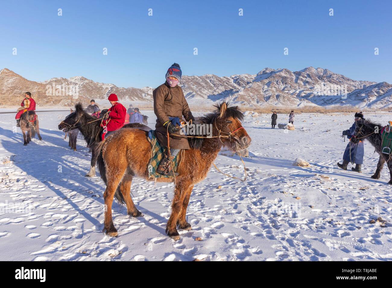 Mongolia, Mongolia occidental, Mankhan Khvod provincia, municipio, mongoles a caballo Foto de stock