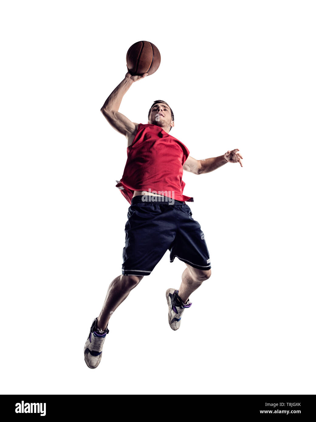 El jugador de baloncesto en acción aislada sobre fondo blanco. Foto de stock