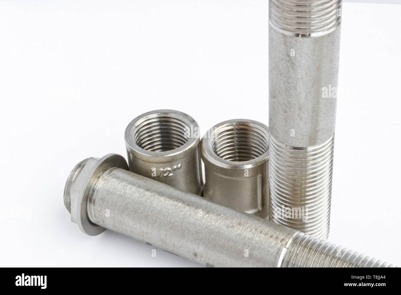 Los accesorios de acero inoxidable, conexión roscada para tuberías de agua  y gas. Objeto aislado Fotografía de stock - Alamy