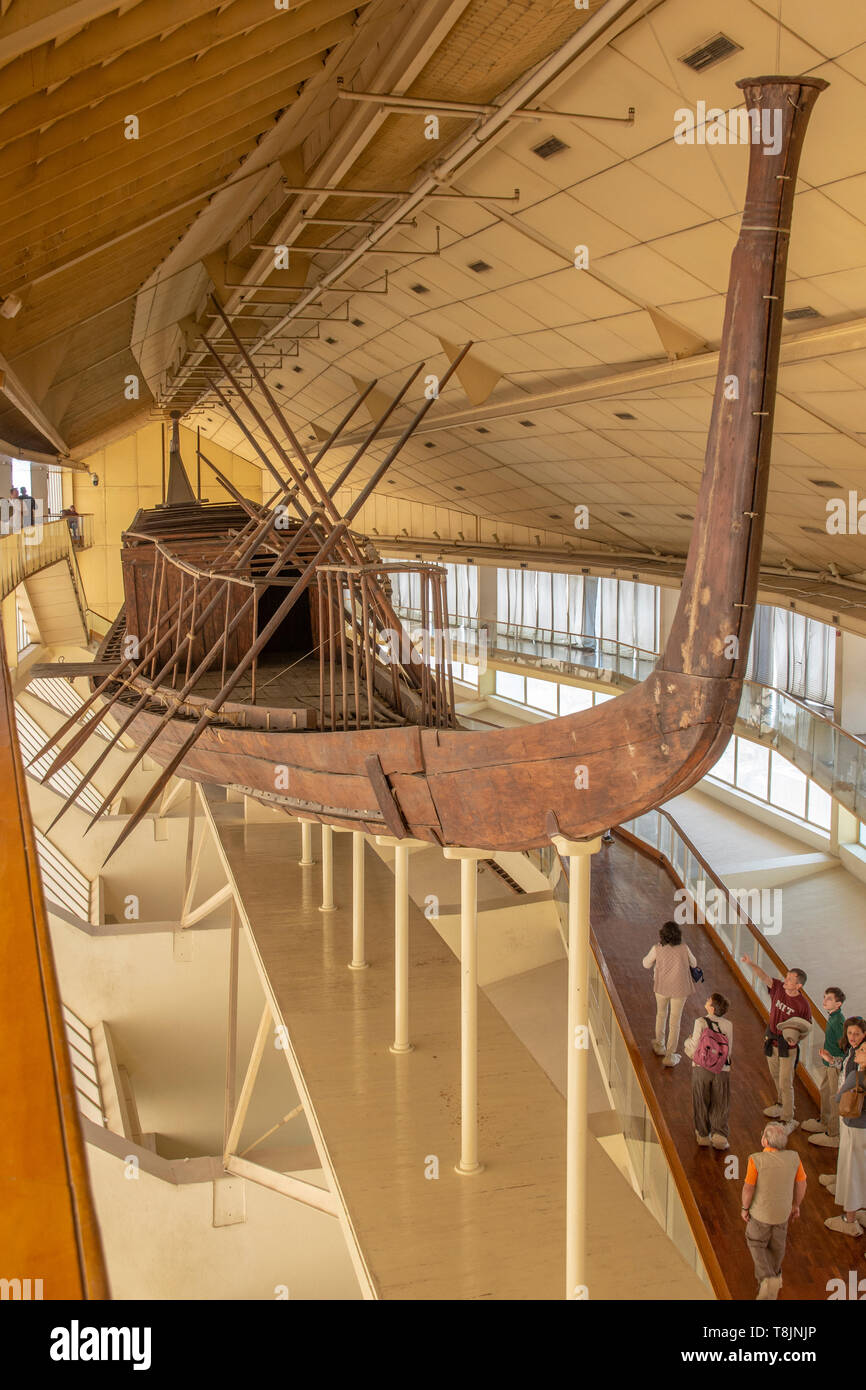 Este original intacta, barco de tamaño completo fue construido, casi con toda seguridad para el antiguo Faraón Egipcio Khufu hace más de 4.000 años. En 1954 el buque w Foto de stock