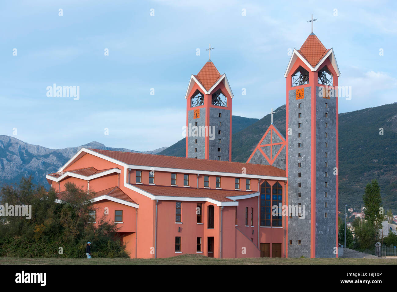 Montenegro Ulcinj, moderne Kirche Foto de stock