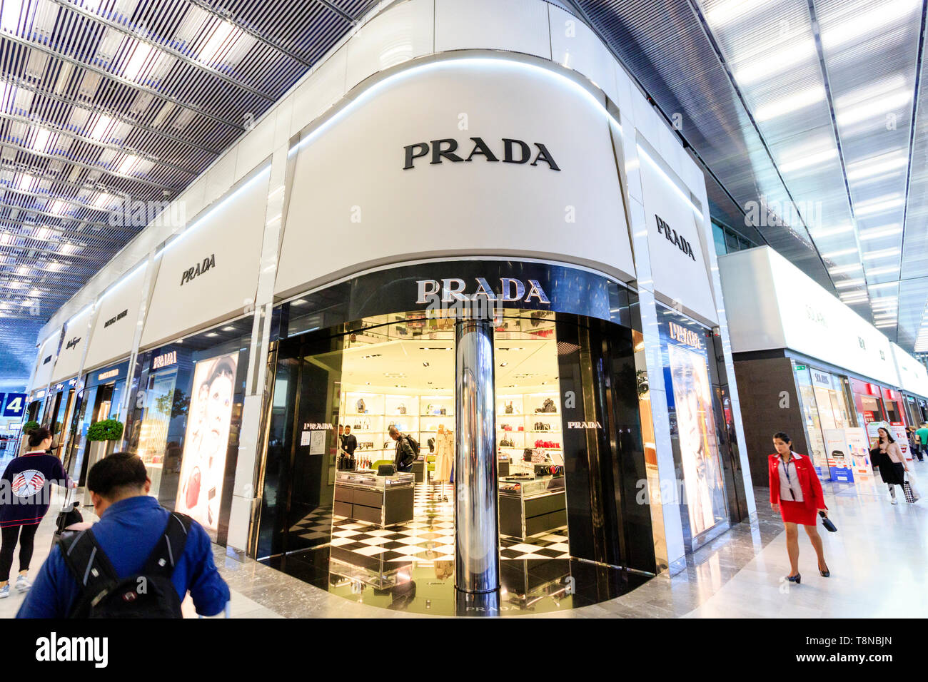 Prada paris fotografías e imágenes de alta resolución - Alamy