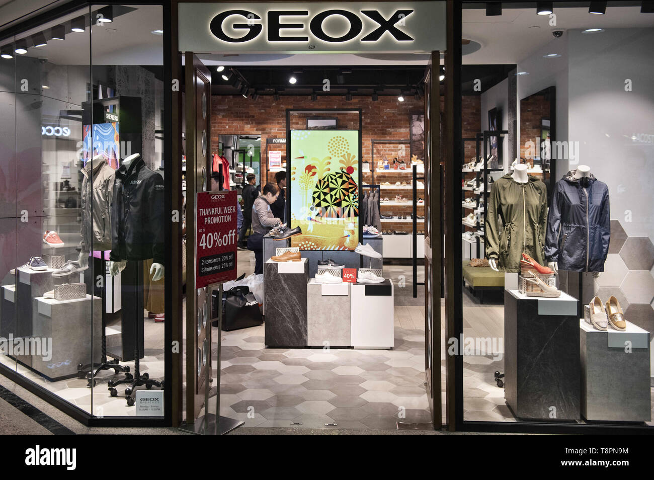 Geox store fotografías imágenes alta resolución Alamy