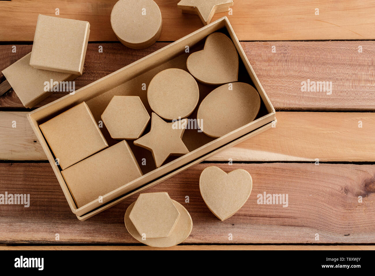 Cajas de cartón ecológico Fotografía de stock - Alamy