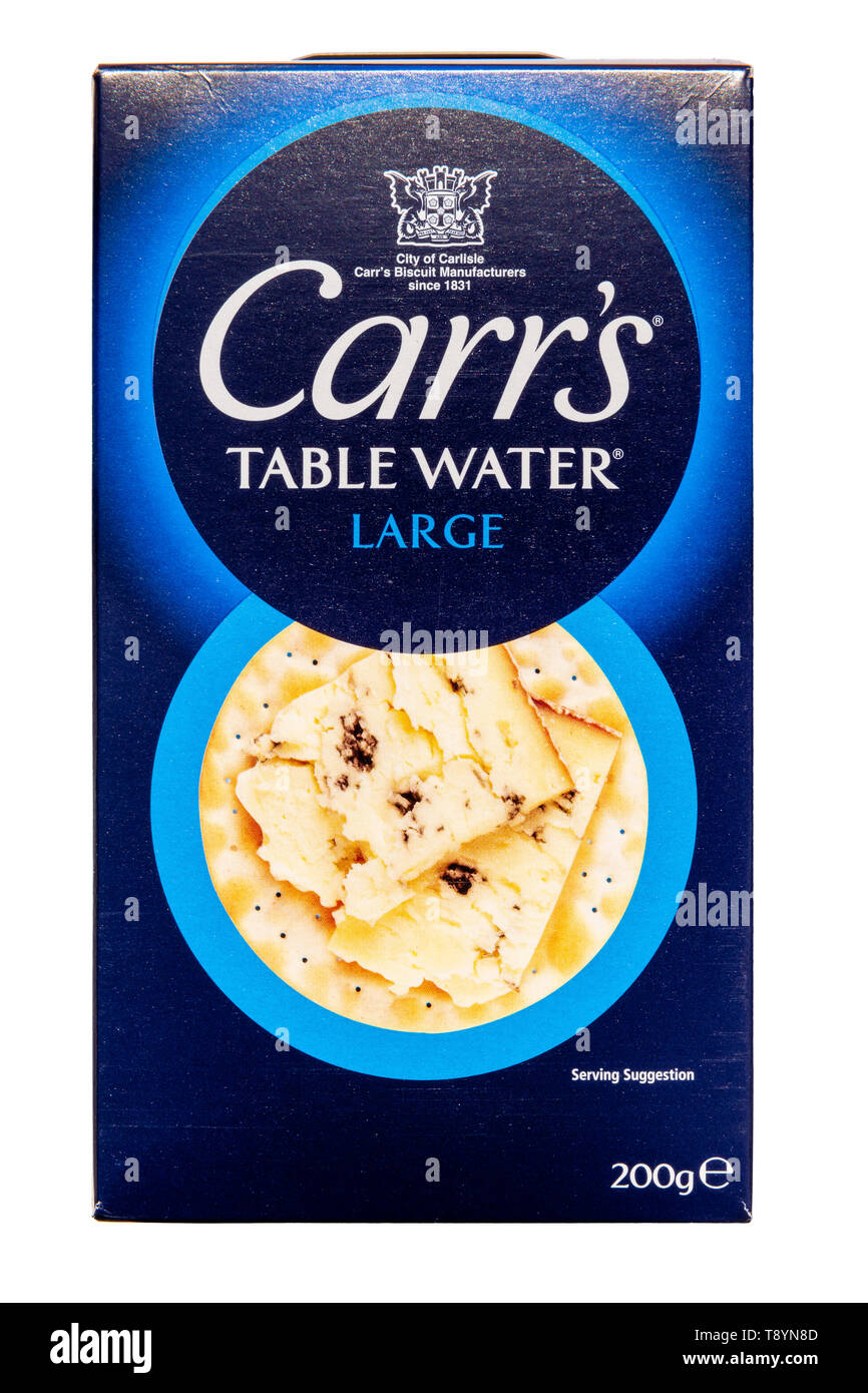 Paquete de gran Carr's table galletas de agua tomada desde arriba y cortadas o aislado en un fondo blanco, Reino Unido. Foto de stock