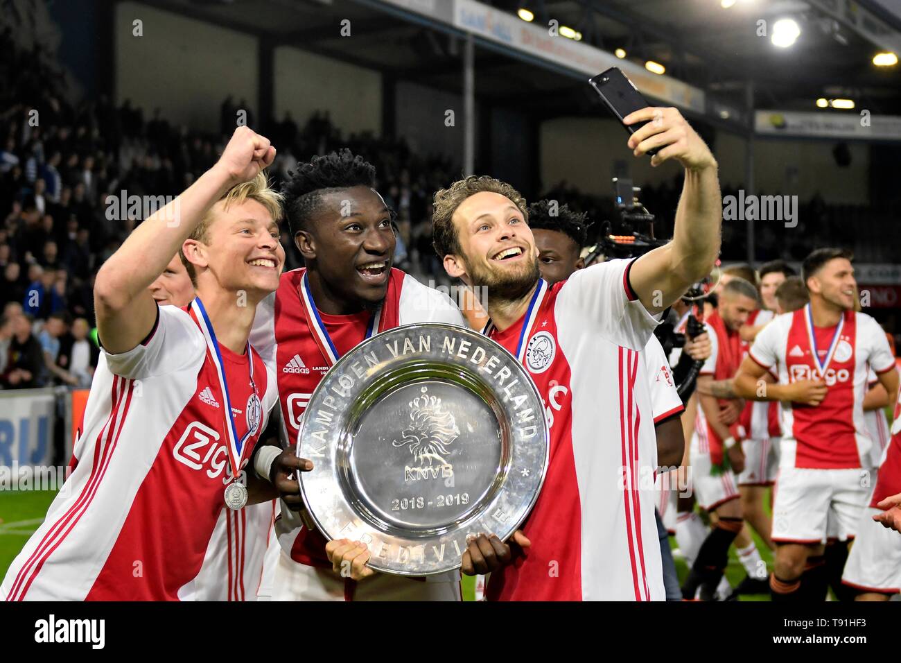 L-R Frenkie de Jong (Ajax), Andre Onana (Ajax) Daley Blind (Ajax). Primera  división holandesa de fútbol 2018/2019 De Graafschap 1-4 Ajax el 15 de mayo  de 2019en el estadio de Vijverberg Doetinchem,