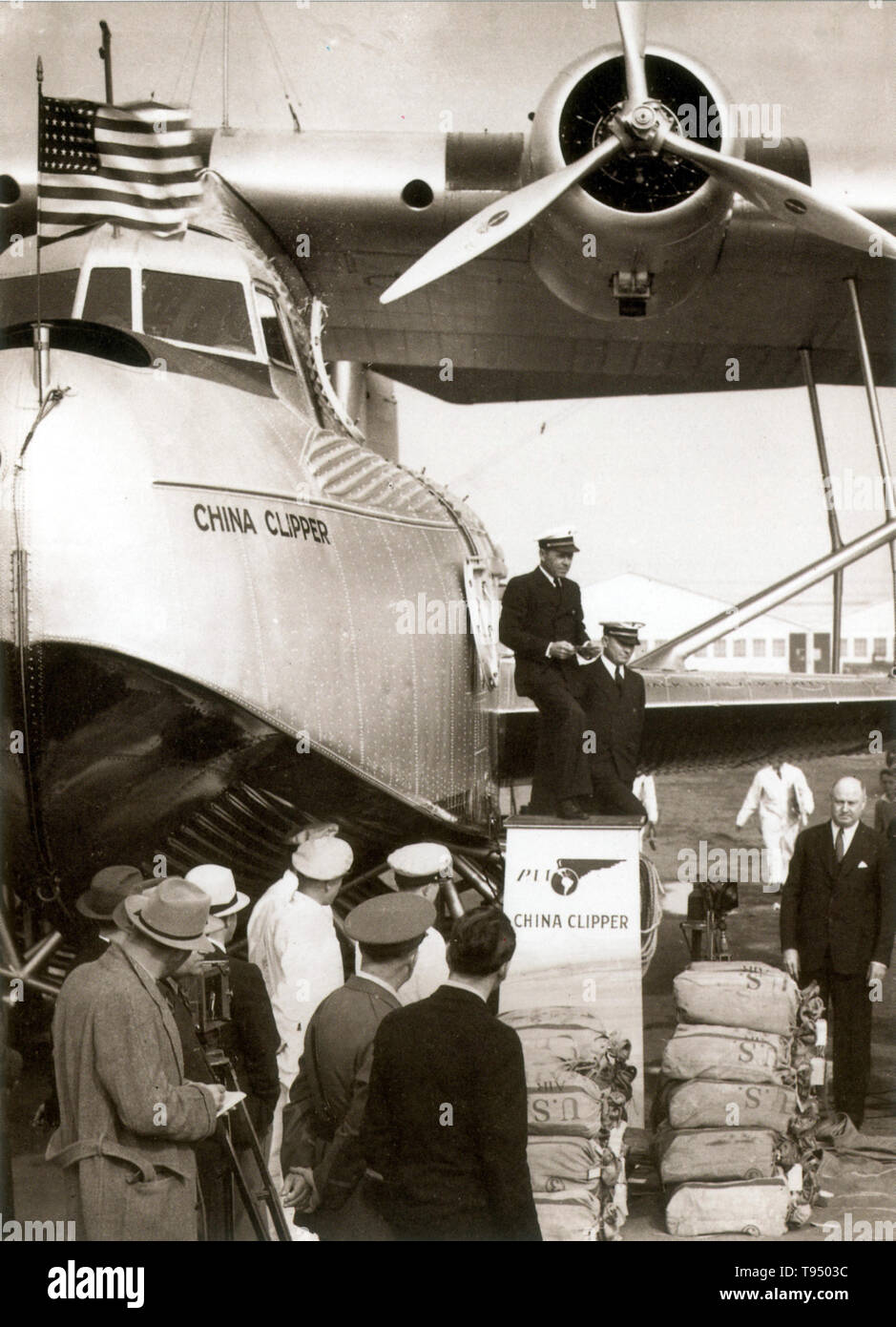 China Clipper (NC14716) fue la primera de tres Martin M-130 de cuatro motores volando embarcaciones construidas para Pan American Airways y fue utilizada para inaugurar el primer servicio comercial aéreo transpacífico desde San Francisco a Manila, en noviembre de 1935. Construido a un costo de $417.000 por la Glenn L. Martin Company en Baltimore, Maryland, que fue entregada a Pan Am el 9 de octubre de 1935. Fue uno de los aviones más grandes de su tiempo. Foto de stock