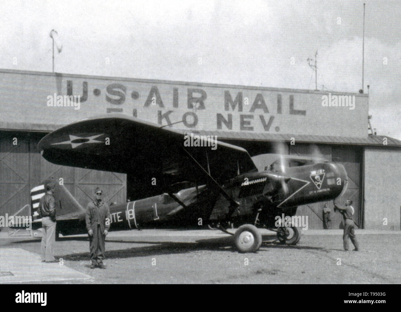 En febrero de 1934, el Presidente Roosevelt canceló todos los contratos de correo aéreo debido a un escándalo relativo a la adjudicación de contratos, iniciándose así el envío aéreo de emergencia, donde el Cuerpo Aéreo era el encargado de llevar el correo hasta nuevos contratos podrían ser adjudicados. Foto de stock