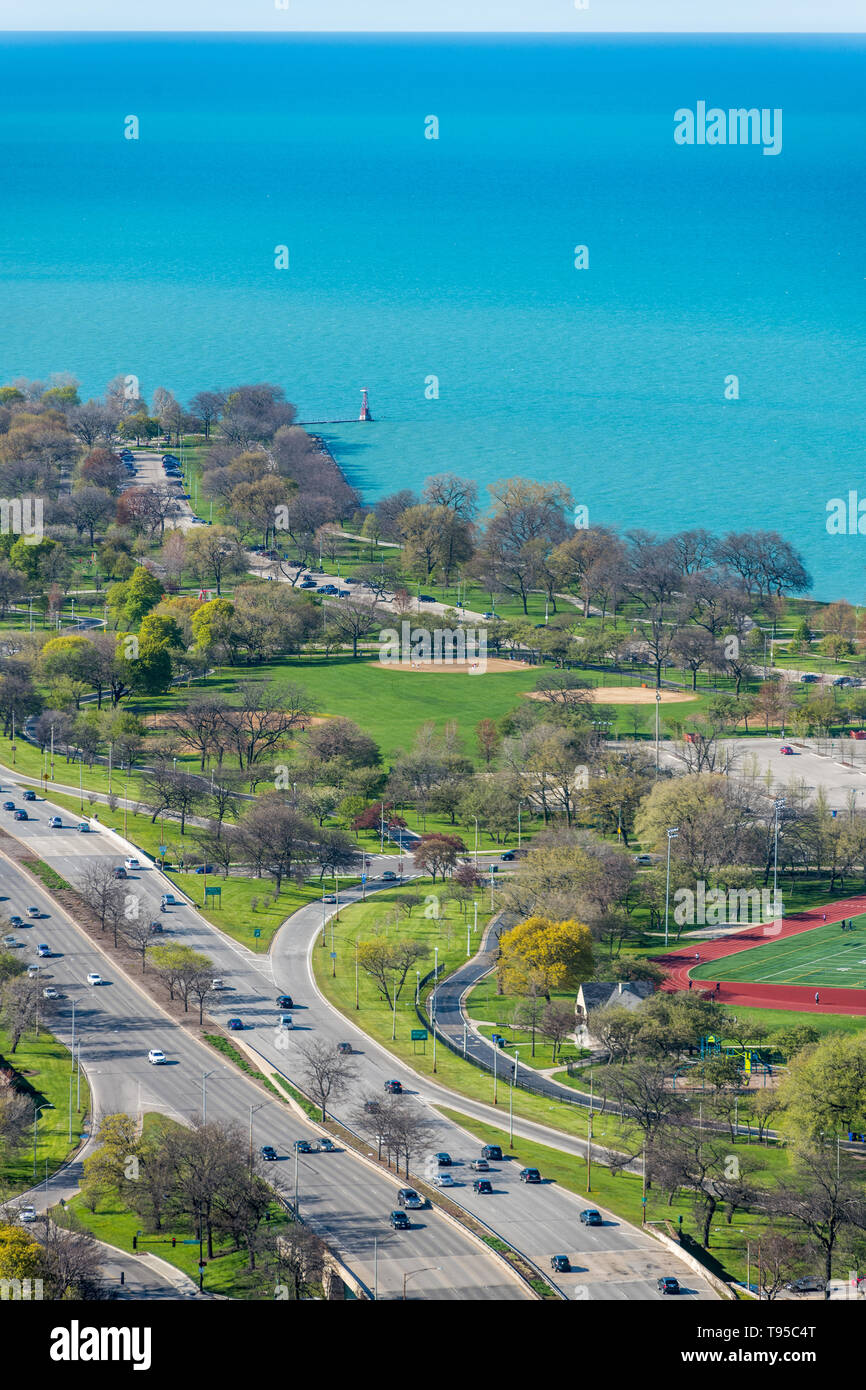 Vista aérea de Lake Shore Drive y al lago Michigan. Foto de stock