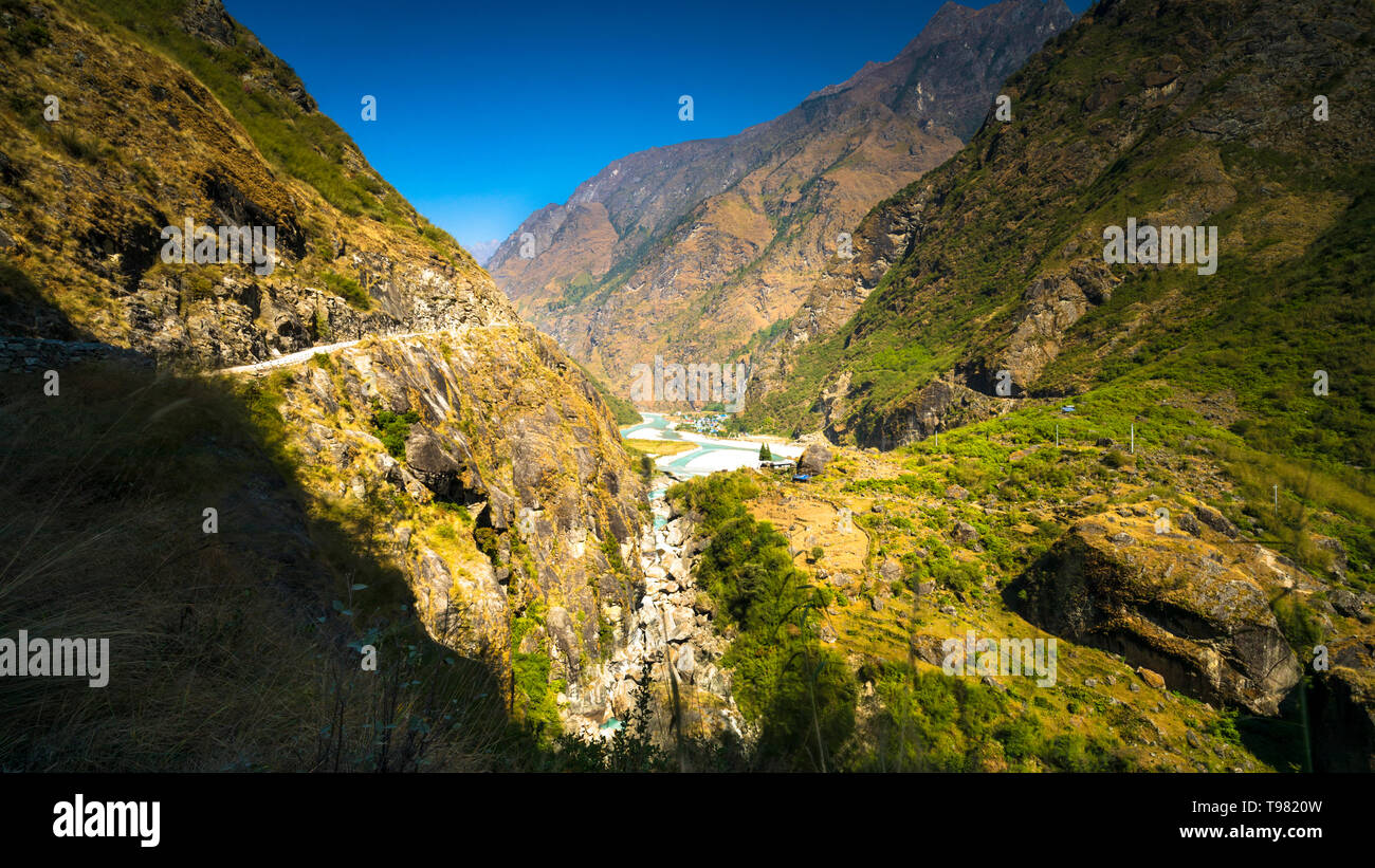 El paisaje del distrito de manang en el camino de circuito de Annapurna en Nepal Foto de stock