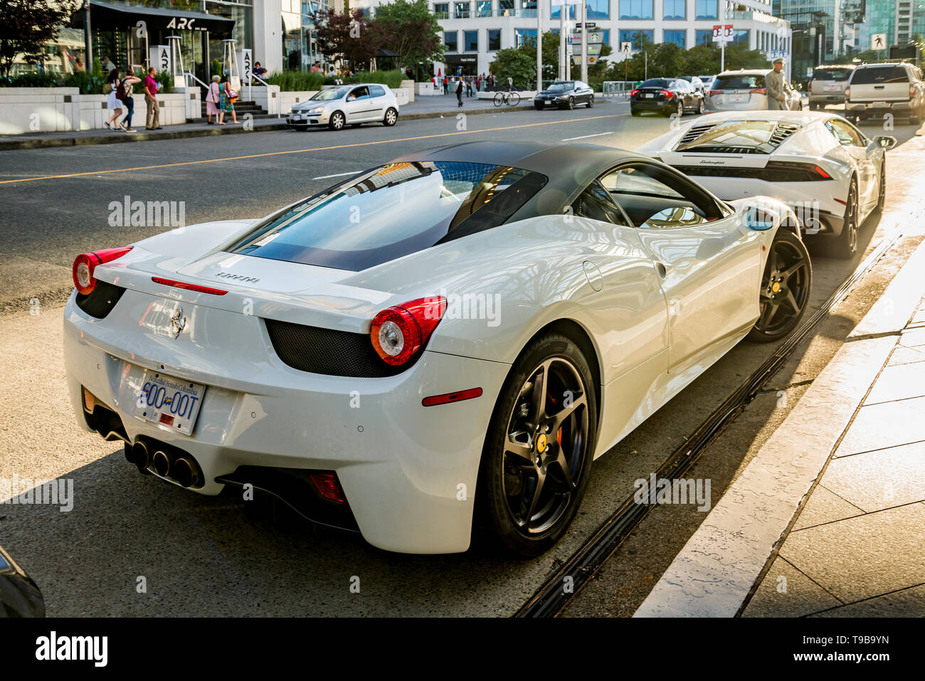 Carros De Lujo Imagenes De Stock Carros De Lujo Fotos De Stock