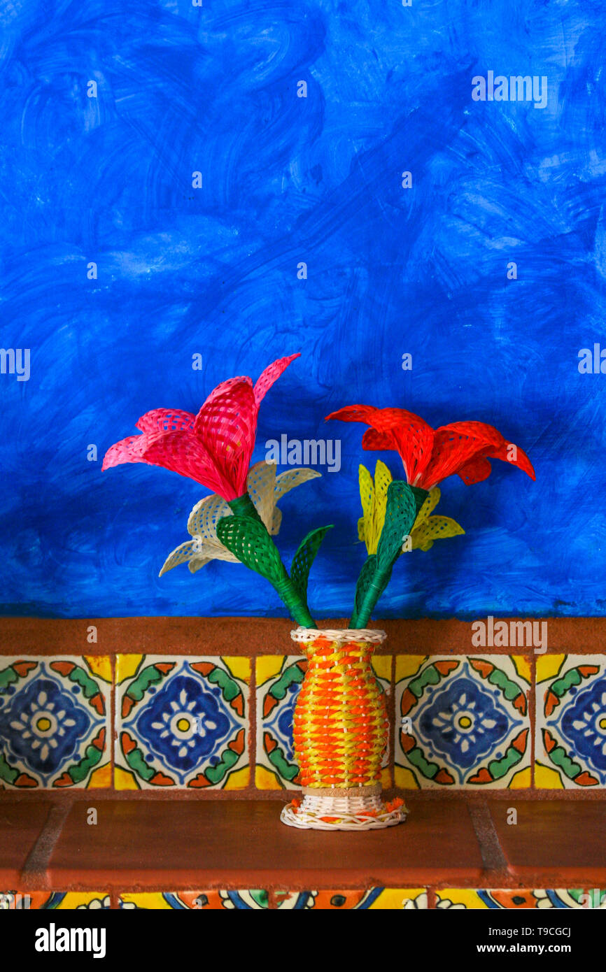 Flores secas artesanal mexicano en la ciudad de México Fotografía de stock  - Alamy