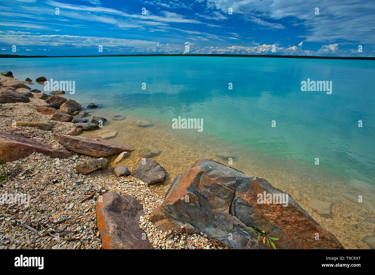 Pequeño Lago de piedra caliza, piedra caliza poco lago cerca de Grand Rapids, Manitoba, Canadá Foto de stock