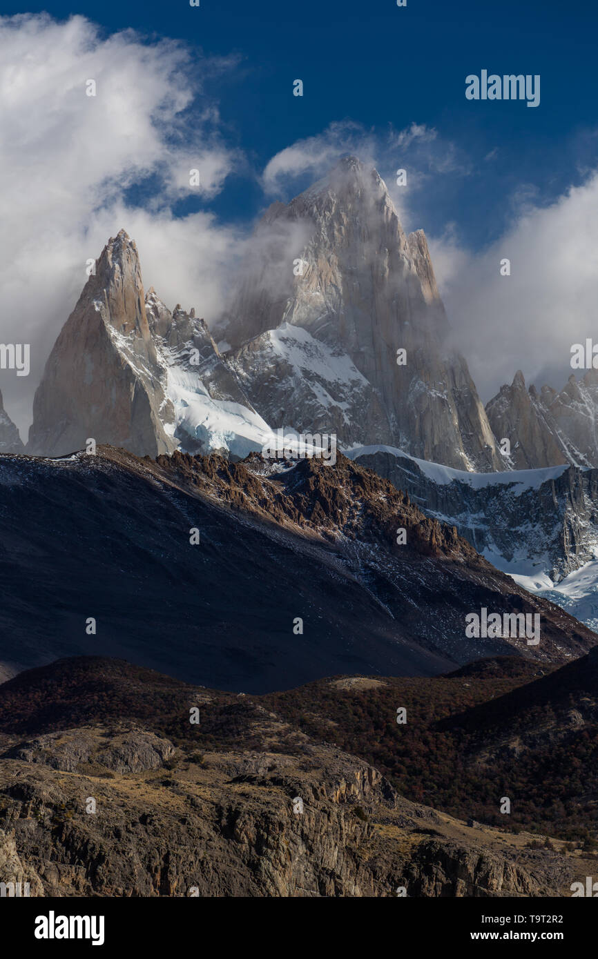 Monte Fitz Roy en el Parque Nacional Los Glaciares, cerca de El Chaltén, Argentina. Un sitio de Patrimonio Mundial de la UNESCO en la región de la Patagonia en América del Sur. Bec Foto de stock
