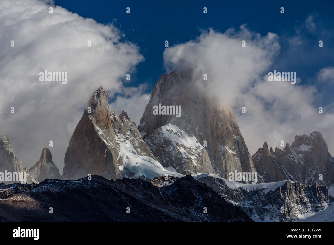 Monte Fitz Roy en el Parque Nacional Los Glaciares, cerca de El Chaltén, Argentina. Un sitio de Patrimonio Mundial de la UNESCO en la región de la Patagonia en América del Sur. Bec Foto de stock