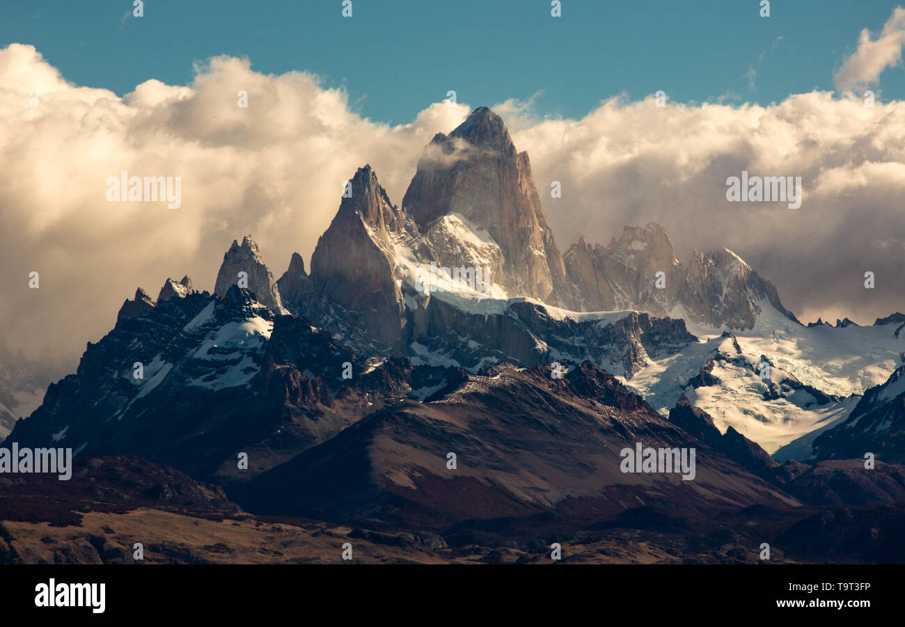 Monte Fitz Roy en el Parque Nacional Los Glaciares, cerca de El Chaltén, Argentina. Un sitio de Patrimonio Mundial de la UNESCO en la región de la Patagonia en América del Sur. Bec Foto de stock