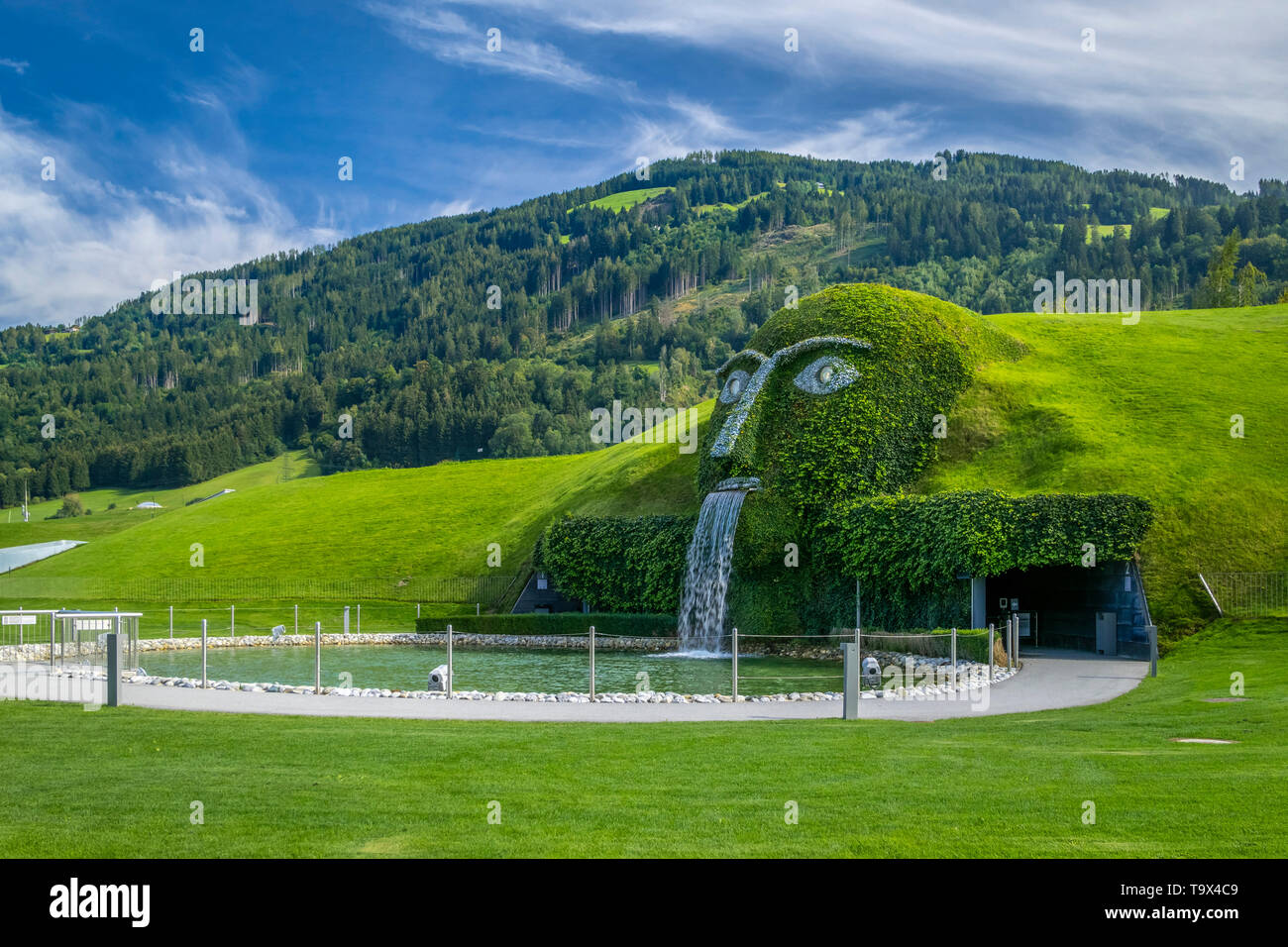 Swarovski Crystal Worlds, ''El gigante'' en Wattens, Tirol, Austria,  Europa