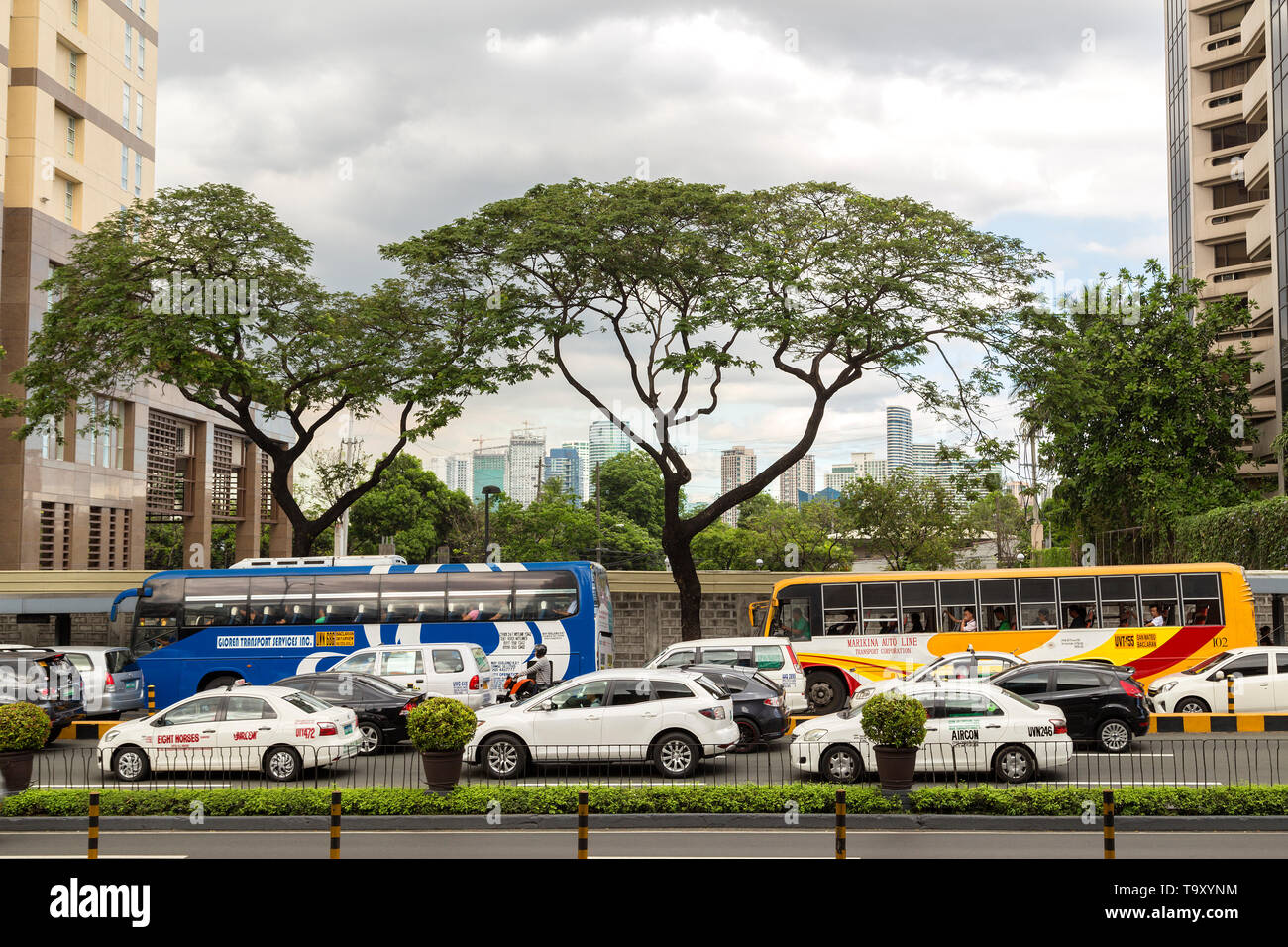 Los conductores en los atascos de tráfico en Manila Foto de stock
