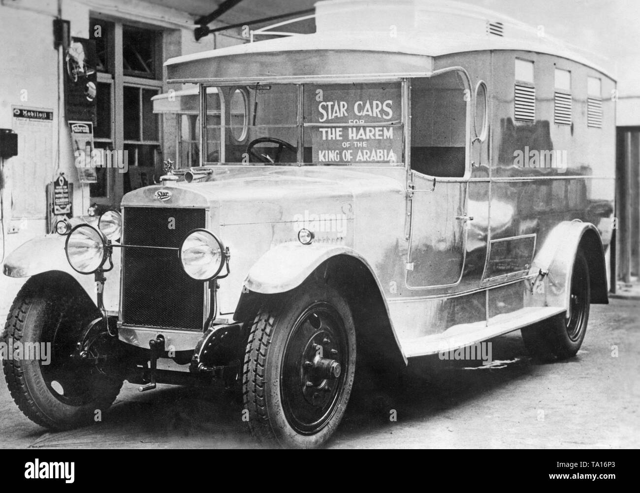 La estrella Motor Company fabrica coches para Abd al-Aziz Ibn Saud, Rey de Arabia Saudita, para ser usado por su harén en Gran Bretaña - aquí uno de los modelos. Todo está cerrado y tiene ranuras de ventilación para el interior. Foto de stock