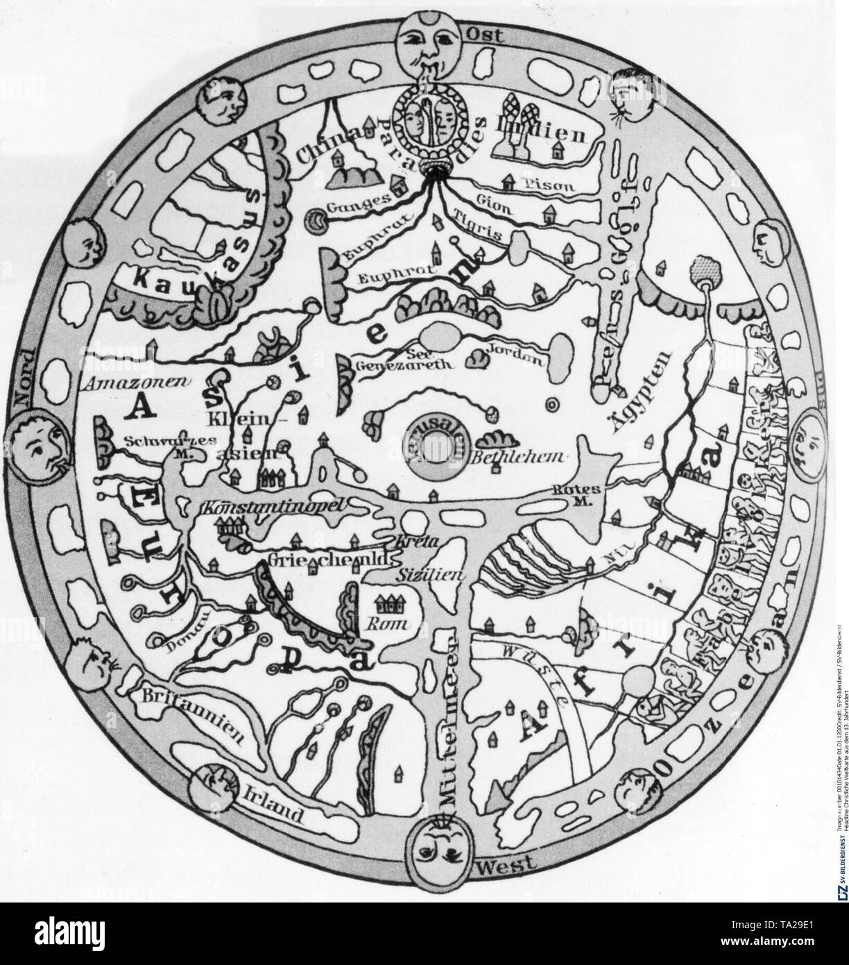 Ilustración de la Tierra como un disco plano en un mapa del mundo cristiano del siglo XIII. Foto de stock