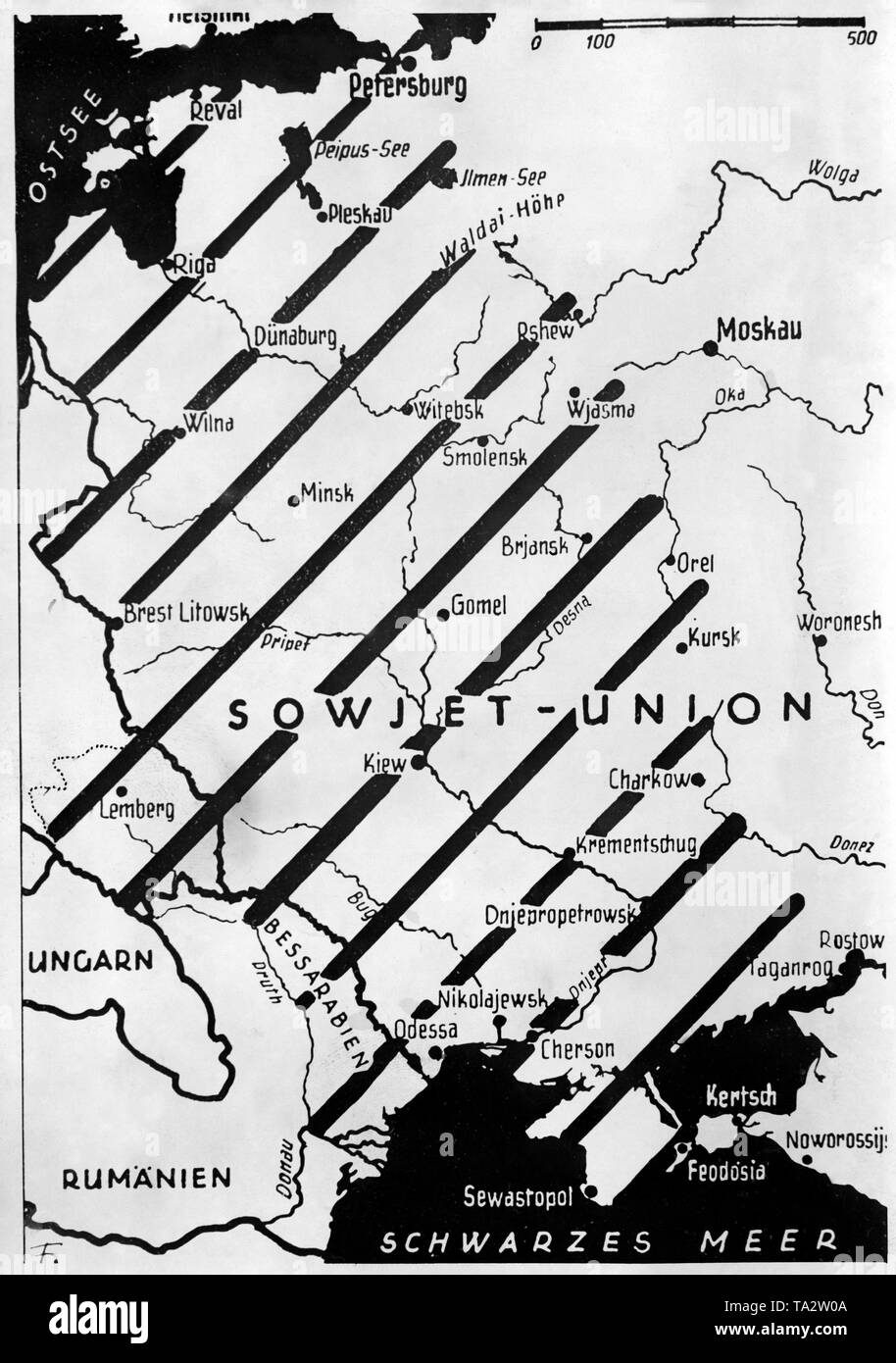 Mapa de propaganda soviética la presentación de territorios ocupados por las tropas alemanas Foto de stock