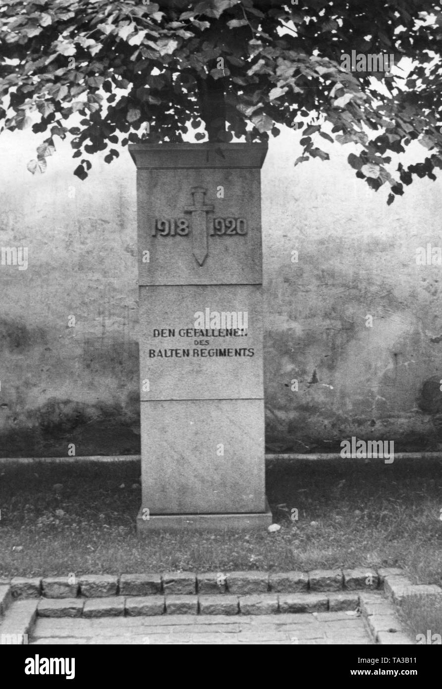 Un monumento en la corte del Ministerio de Relaciones Exteriores en Reval (Estonio: Tallin) rinde homenaje a los caídos de la región báltica durante las guerras de independencia del Báltico 1918-1920 (foto sin fecha). Foto de stock