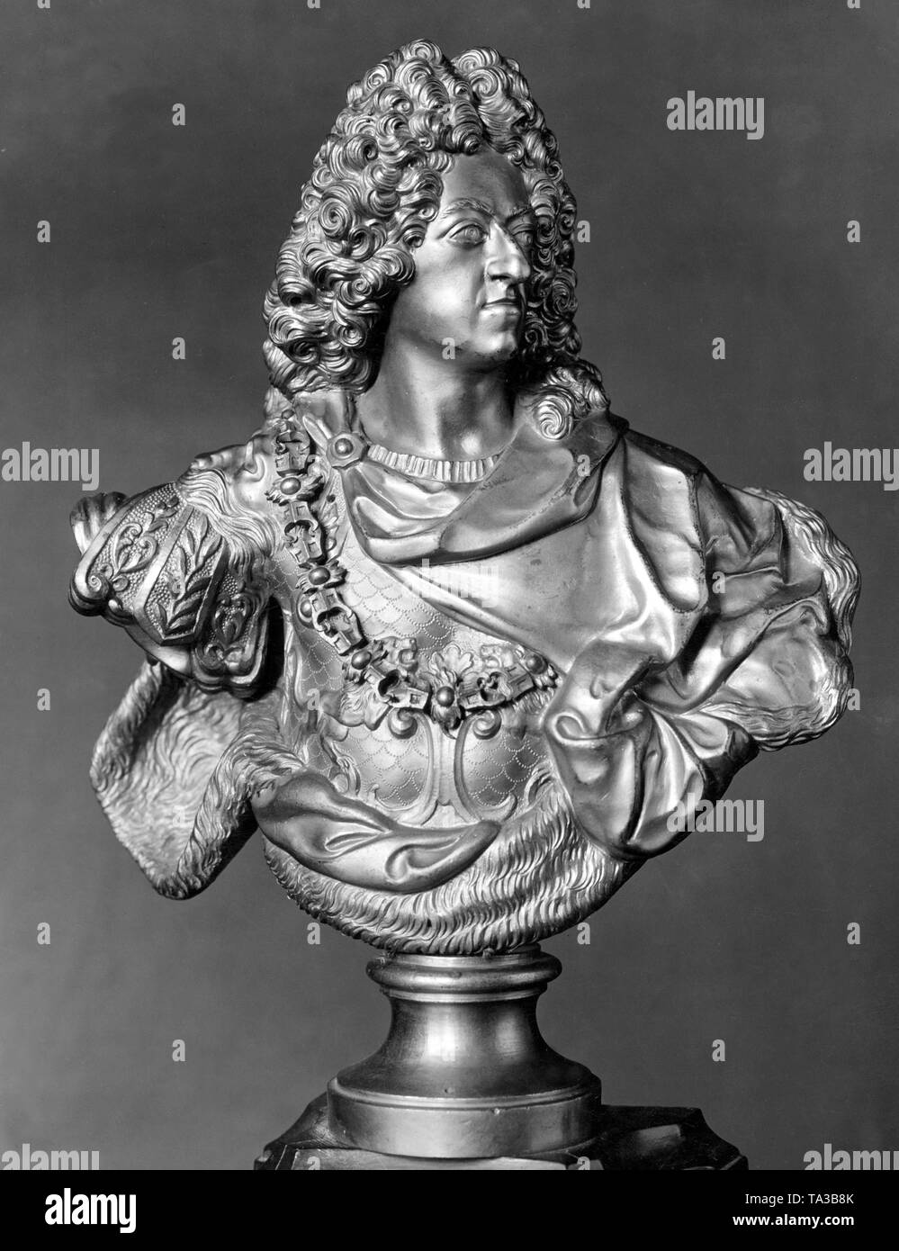 Esta fotografía muestra un busto de Elector Emanuel Maximiliano II de Baviera, gobernador de los Países Bajos españoles, consorte de Theresa Kunigunda. Imagen sin fechar, presumiblemente creado alrededor de 1700. Foto de stock