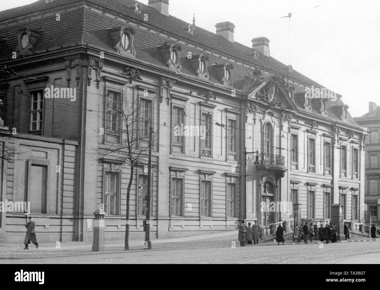 Los Maerkische Kammergericht en Lindenstrasse en Kreuzberg de Berlín. Fue construido en 1735 en nombre del Rey Freidrich Wilhelm I. El objetivo del constructor Philipp Gerlach era poner en un solo lugar los diversos civiles, judiciales, penales y de los tribunales judiciales. Actualmente alberga el Museo Judío. Es el edificio más antiguo en Kreuzberg. Foto de stock