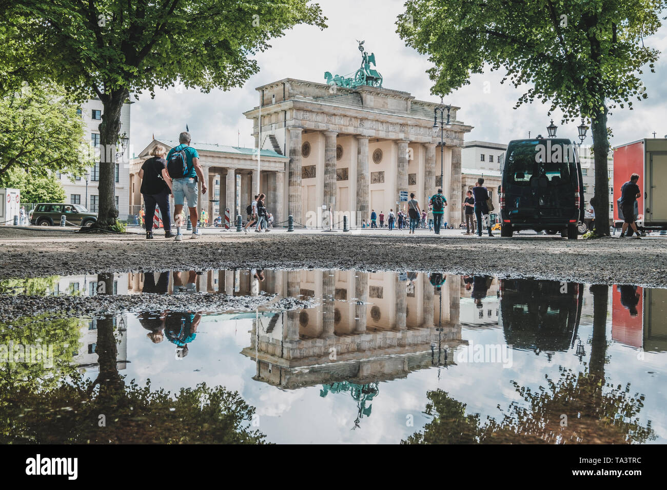 Berlin, Alemania - Mayo, 2019: El Brandenburger Tor / Puerta de Brandenburgo, el monumento más famoso y símbolo de Berlín, Alemania Foto de stock