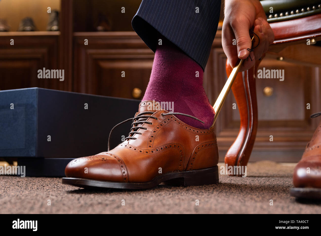 Elegancia loseta Abundante Shoe horn fotografías e imágenes de alta resolución - Alamy