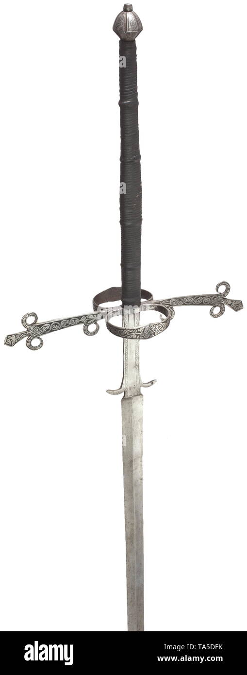 Una espada de dos manos alemanas, circa 1600, recta con cuchilla de doble  filo ligero medial de la cresta. La larga ricasso split con guardias y  decorada con un patrón de ondas