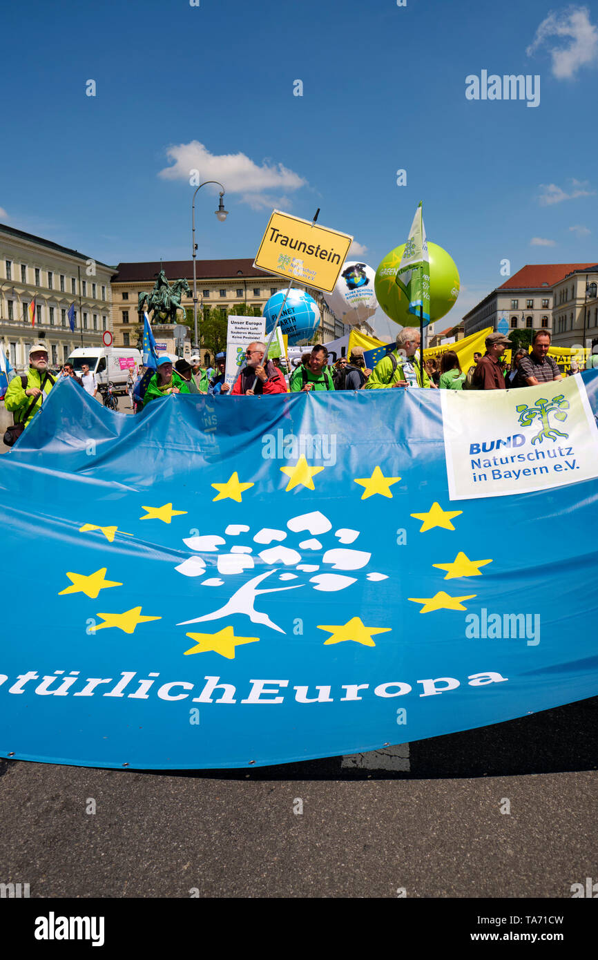 Pro UE Europa Natürlich partidarios de una Europa para todos marzo en Munich Alemania, 19 de mayo de 2019 Foto de stock