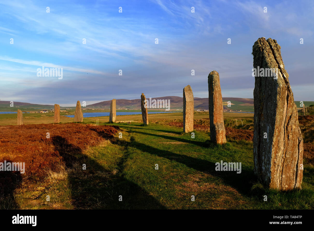 Las Islas Orkney, Continental, el neolítico piedras del anillo de Brodgar al atardecer el 8 de mayo de Escocia - 19th. Viaje por Escocia Foto Samantha Z Foto de stock