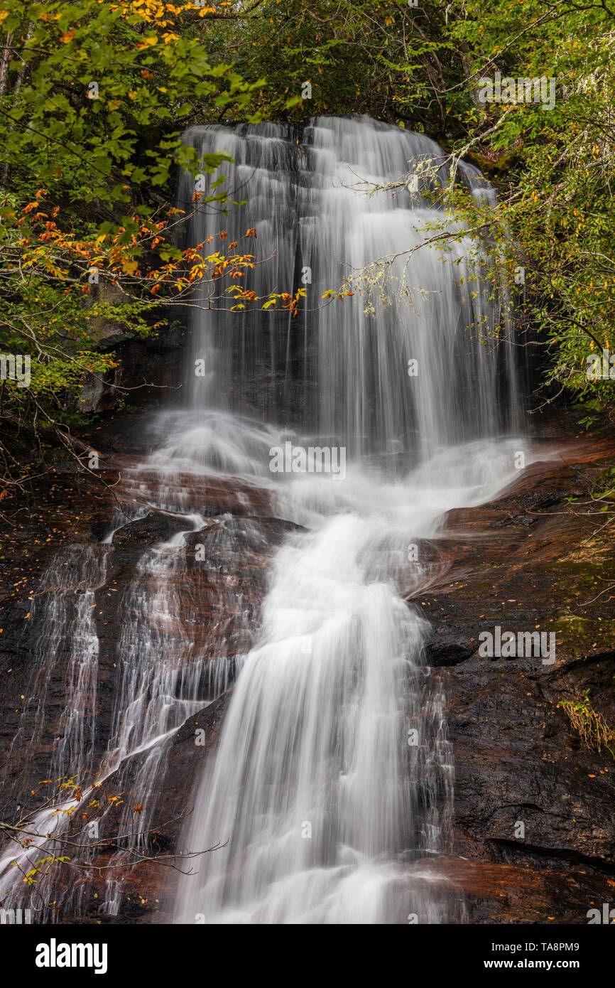 Baje el eneldo Falls Nantahala Nacional Forestal, Blue Ridge Mountains, Carolina del Norte Foto de stock