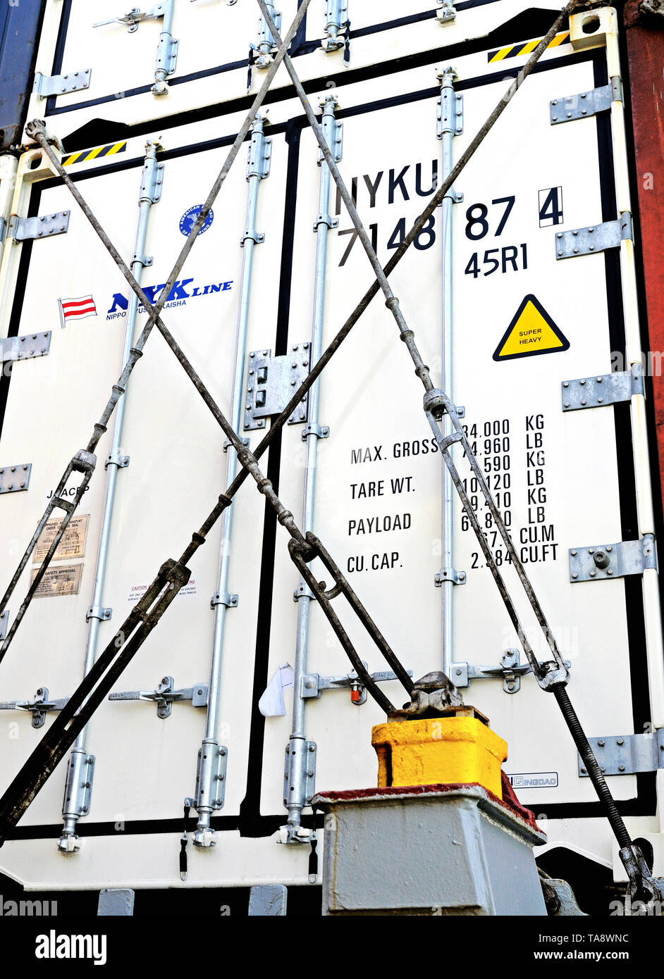El mar del sur de china - 2008.08.31: contenedores refrigerados estibados en la cubierta de la OMI containership asta rickmers (9212046) Foto de stock