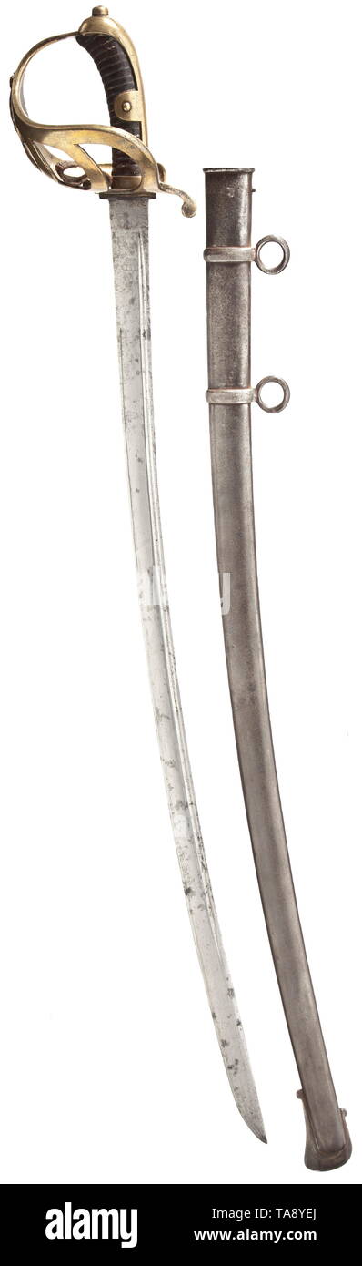 Un sable M 1867 por soldados del Regimiento de Caballería de guardias blade ligeramente curvo con ranuras en ambos lados, el anverso grabada con una corona/'ar' marca de inspección e idénticos, el retroceso con el escudo de armas de Sajonia, en el reverso de la hoja de la marca del fabricante "P. Knecht en Solingen'. Basket Hilt de latón dorado con el escudo de armas aplicado en latón y barra de refuerzo remachada en el anverso, marca de inspección de una corona/'IK' y sello de la unidad "G.R.81'. Mango cubierto de cuero. Vaina de hierro con bucles suspensión rígida, el medallón con el número coincidente, Additional-Rights-Clearance-Info-Not-Available Foto de stock