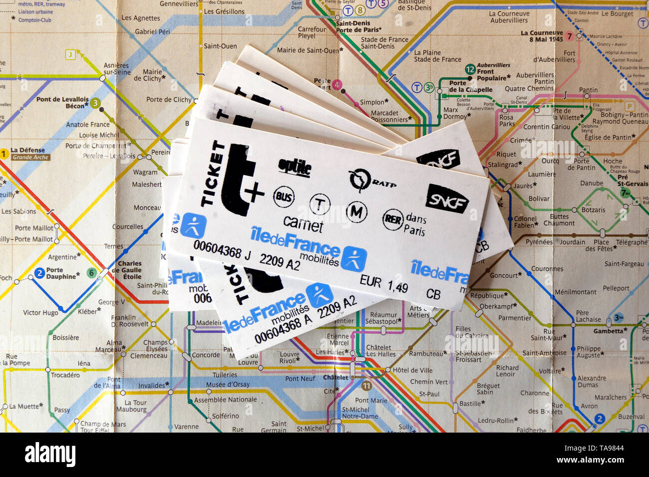 Un cuaderno de los billetes de metro de París Fotografía de stock - Alamy