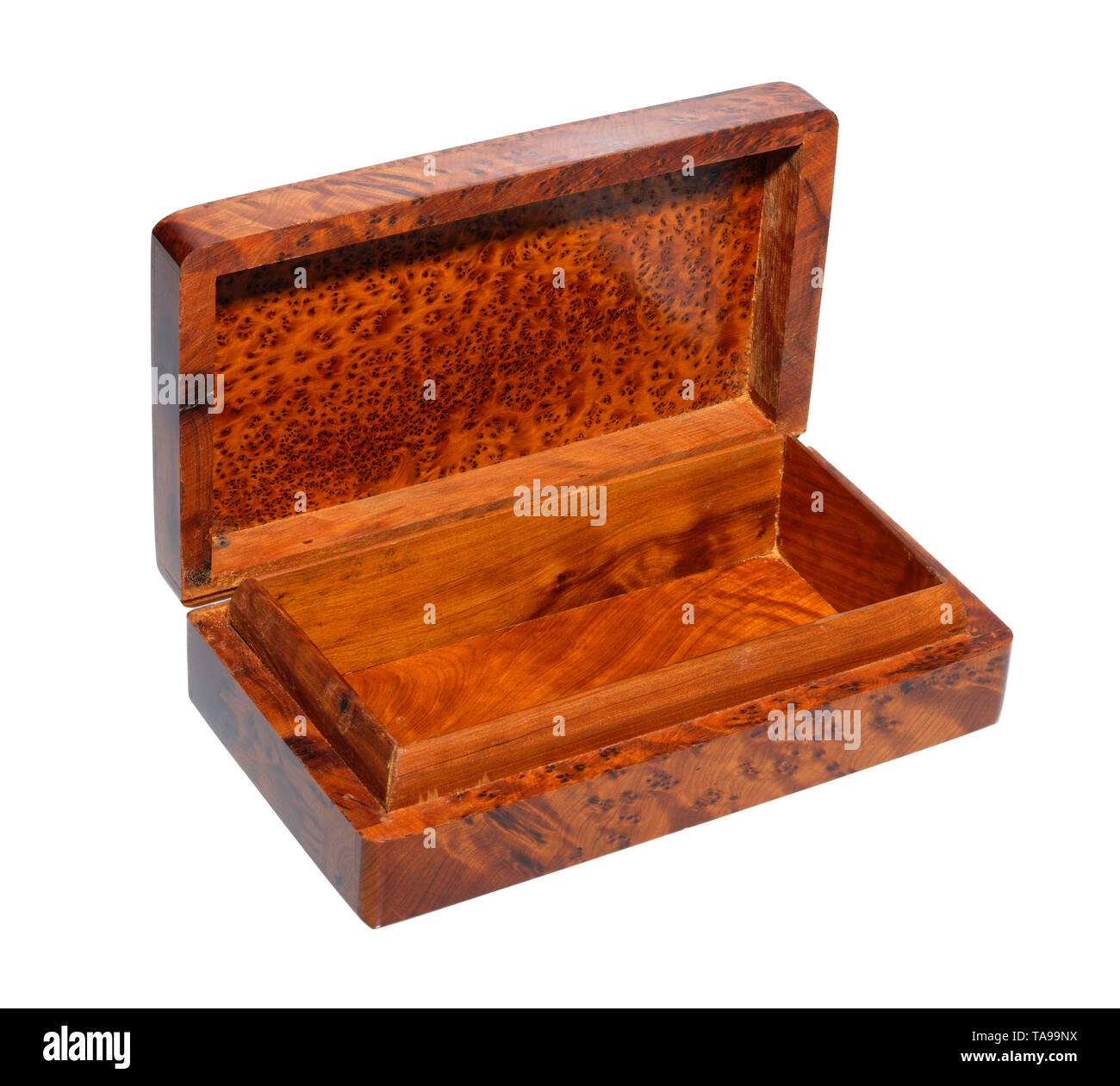 Pequeña caja de madera con una tapa con bisagras. Son idóneos para la  celebración de pequeños artículos como joyas preciosas, gemelos o plumas.  También podría mantener puros Fotografía de stock - Alamy