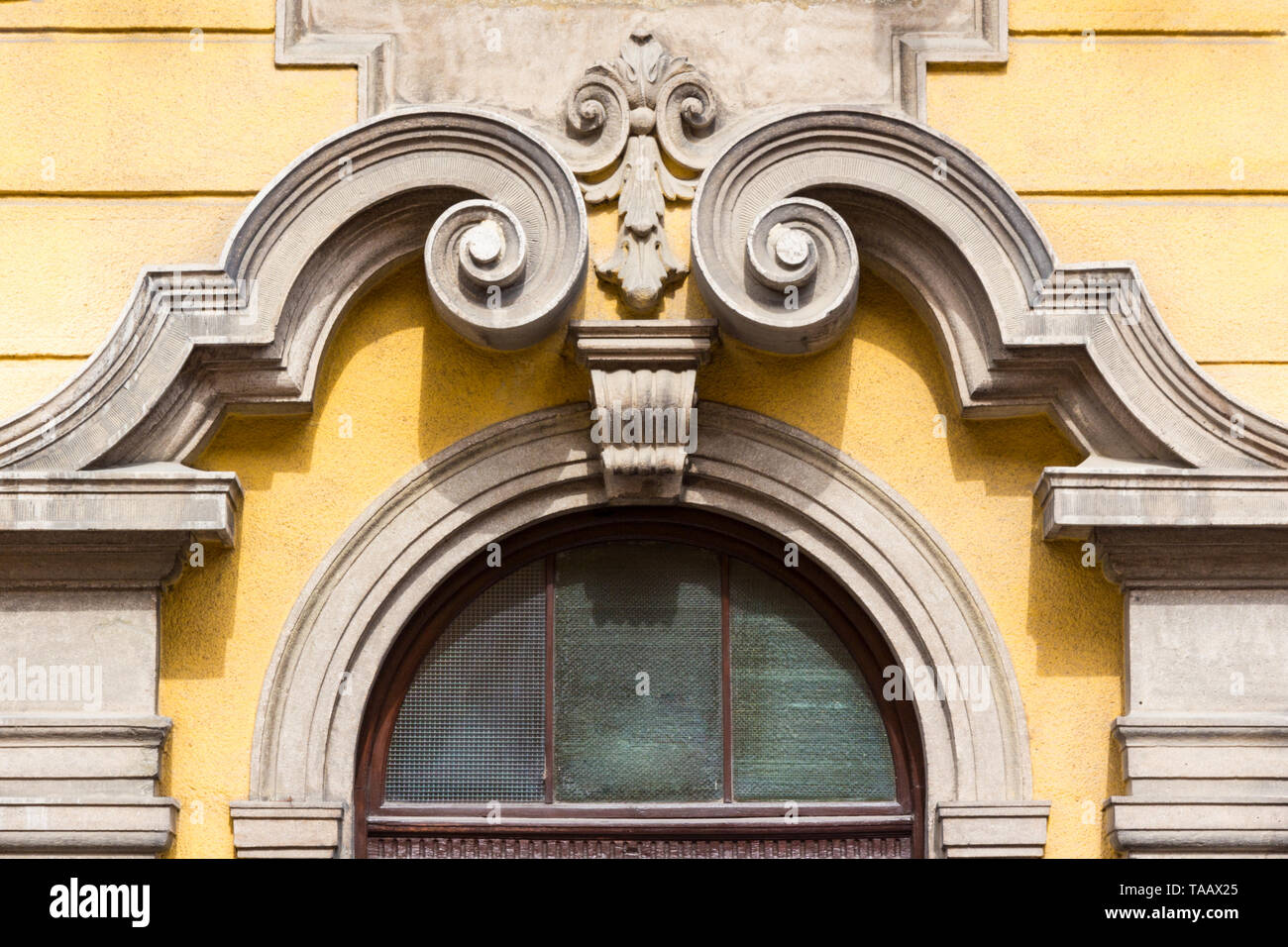Ornamento De Keystone edificio neobarroco en Sopron, Hungría Foto de stock
