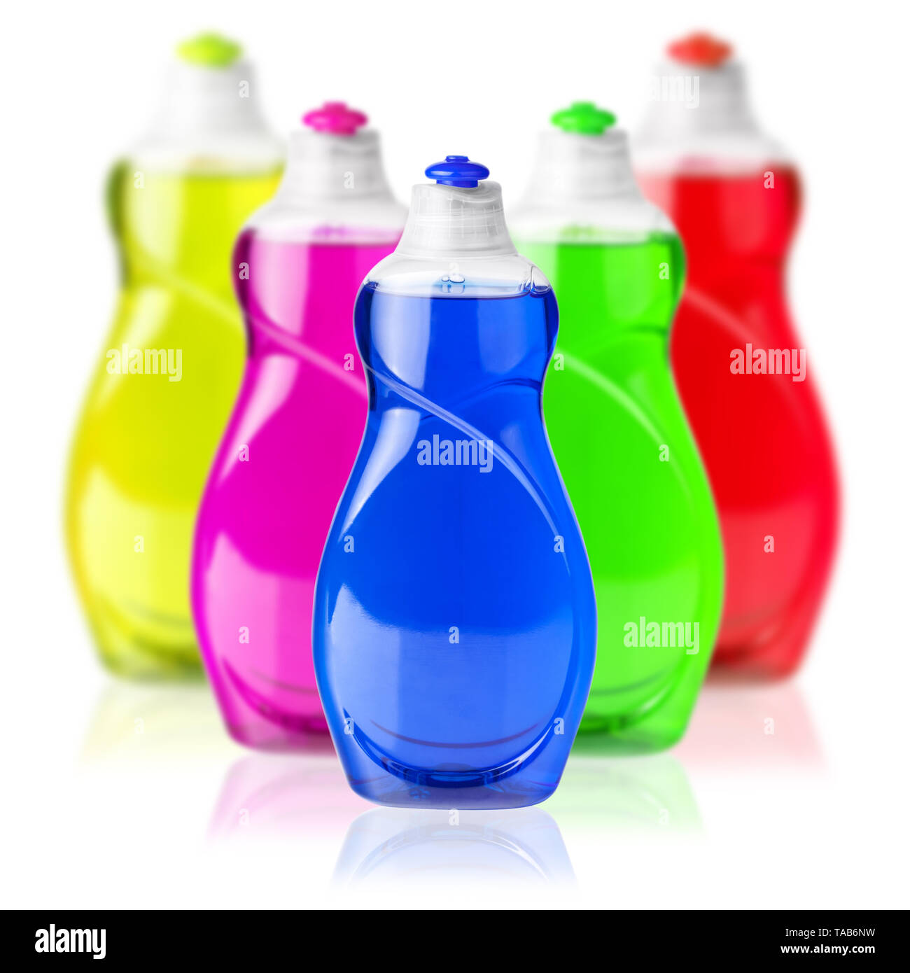 Colorido jabonera botellas sobre fondo blanco. Foto de stock