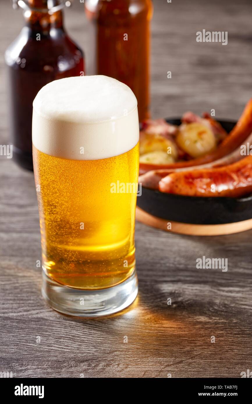 Cerveza y comida alemana Foto de stock