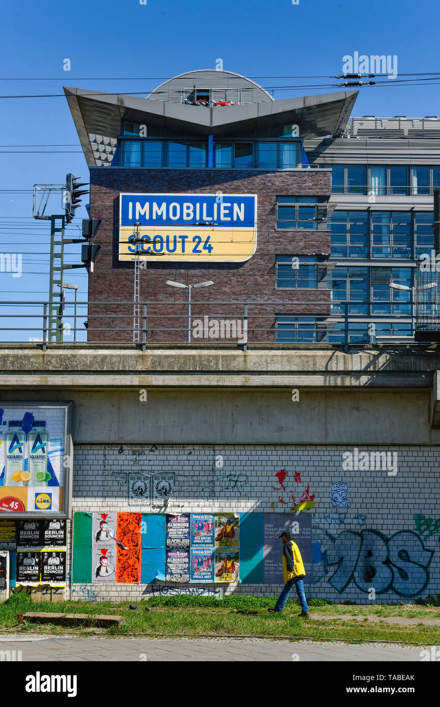 Real Estate Scout Andreasstrasse Friedrich S Grove Berlin Alemania Immobilien Scout Andreasstrasse Friedrichshain Deutschland Fotografia De Stock Alamy