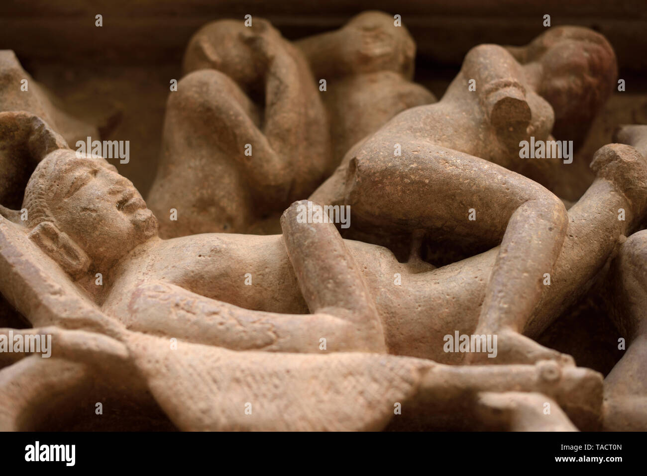 Esculturas eróticas en Templo Lakshmana, Khajuraho, Madhya Pradesh, India,  Asia Fotografía de stock - Alamy
