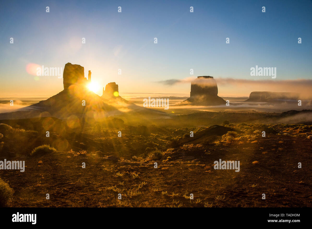 Ee.Uu., Arizona, el Valle Monumento al amanecer. Foto de stock