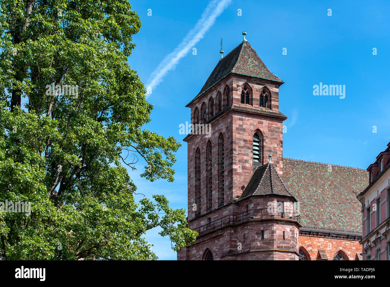 Religión antigua iglesia en el casco antiguo de la ciudad de Estrasburgo en Francia Foto de stock