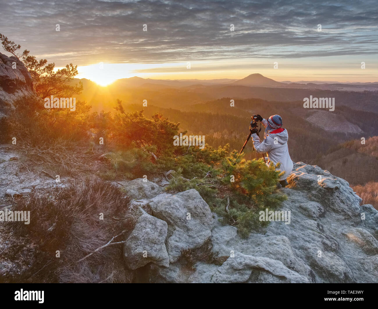 Pluma Mujer Montaña Fotos e Imágenes de stock - Alamy
